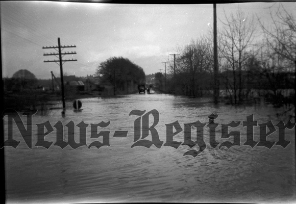 1949-2 Yamhill flood near sawmill 1.jpeg