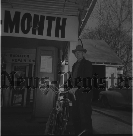 1955-4-7 Man gives prize bike to Carlton News-Register Carrier 8.jpeg