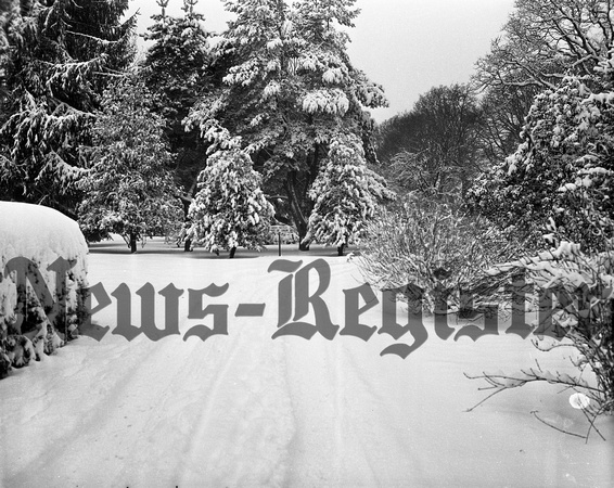 1943-01-28 first snow since 1937-4