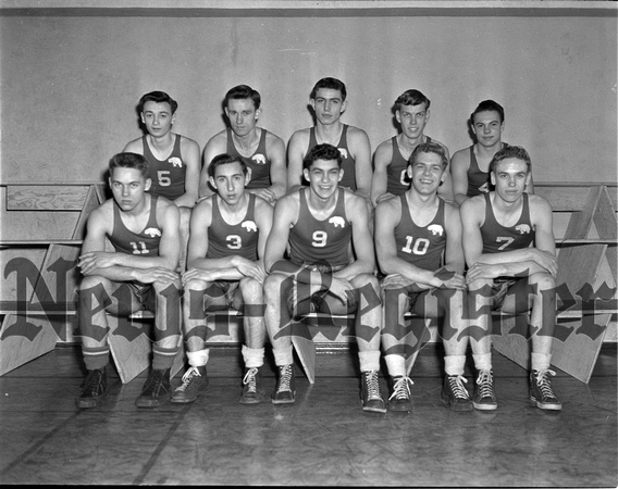 1946-2 or 3 Mac-hi sports 1945-1946 Basketball Squad 1.jpeg
