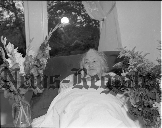 1949-8-10 Herbert, Laura-101st birthday.jpeg