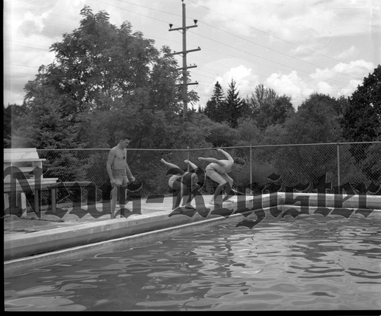 1947-7 Red Cross Swim Meet at Newberg Pool.jpeg