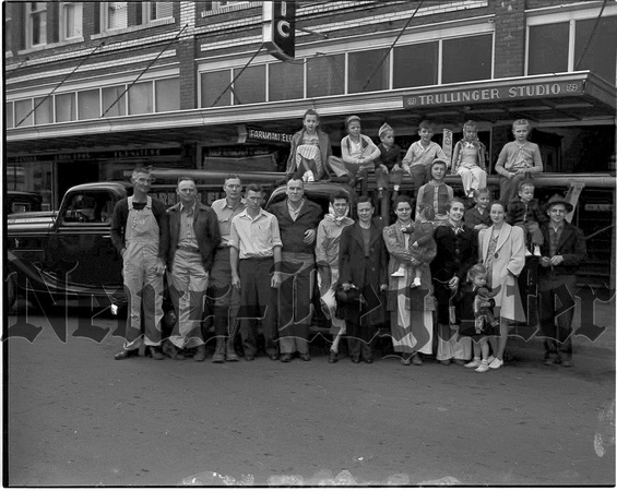 1944-6 Farnham Electric Truck & Employee picnic 3.jpeg