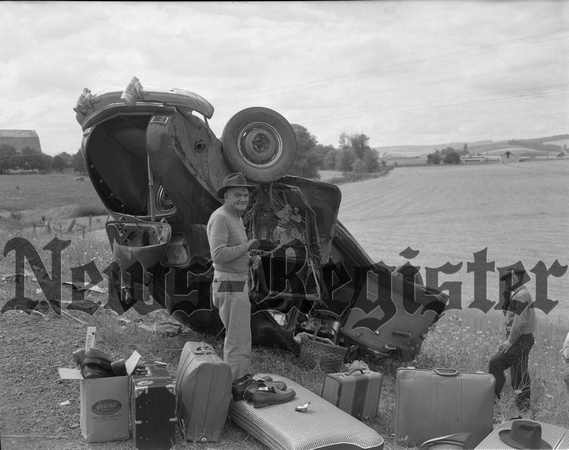 1949-8-25 Accident car and truck 2.jpeg