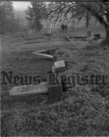 1951-1-11 Cemetery vandalsiim 2.jpeg