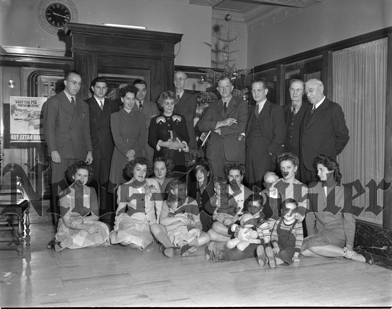 1944-12 First National Bank Christmas 2.jpeg
