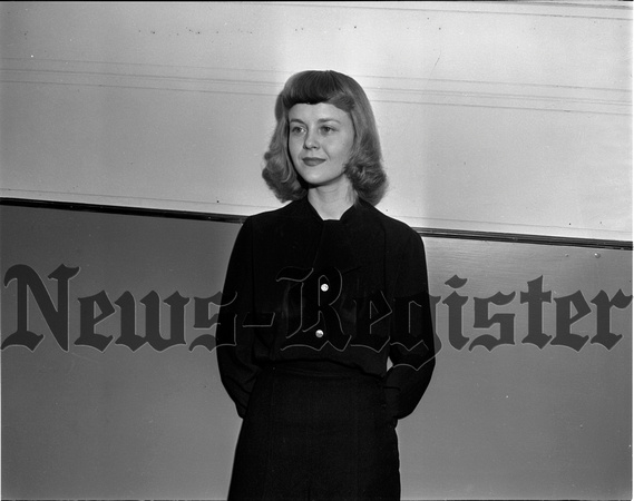 1945-11-21 Elma Juntumen Bennett, V-Queen Candidate 2.jpeg