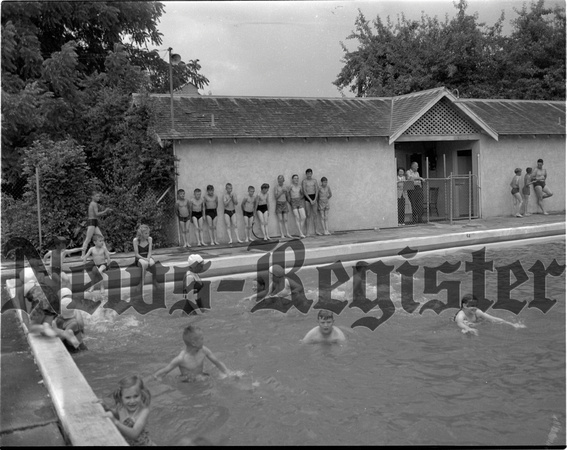 1947-6 Carlton Pool open 1.jpeg