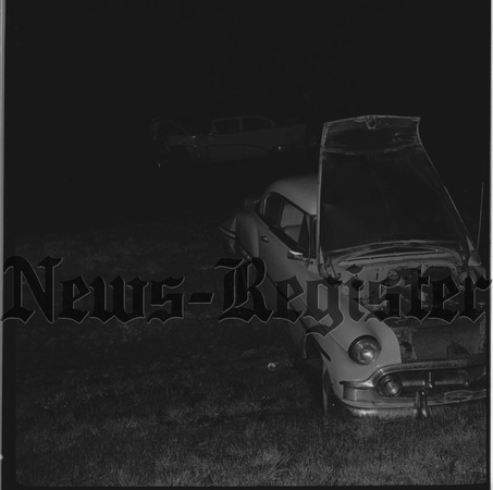 1955-4-11 Storm causes car crash 3.jpeg