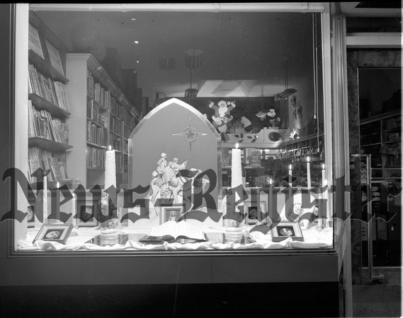1947-12 Holiday Store Window displays 4.jpeg
