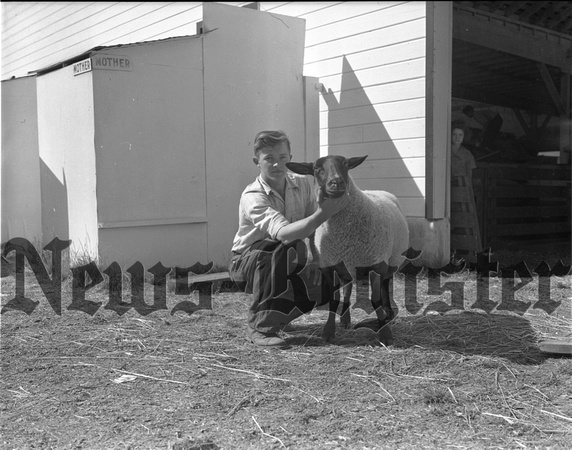 1945-9-13 13th annual Youth Fair, 4H and FFA some negs not used 6.jpeg