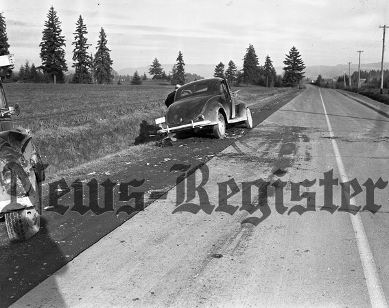 1940-1-13 MVA truck car accident-5