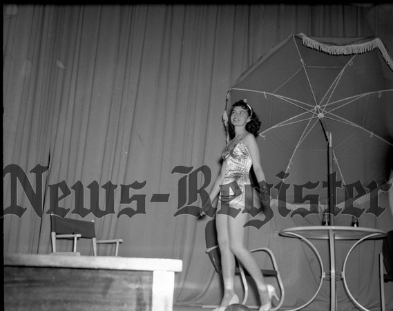 1948-6 Miss McMinnville 7.jpeg