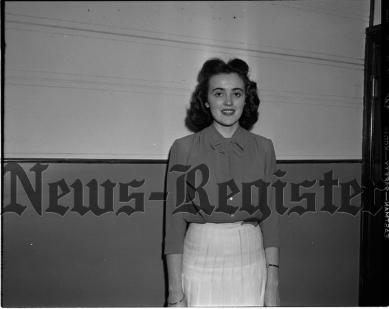1945-11-21 Margaret Marks, Linfield V-Queen candidate.jpeg