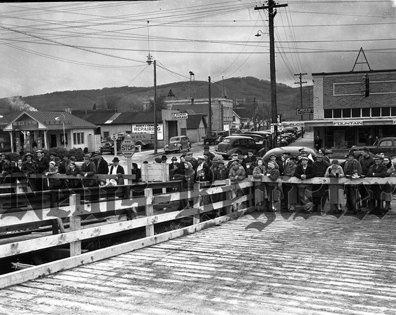 1939-2-9 Sheridan Bridge Construction-4