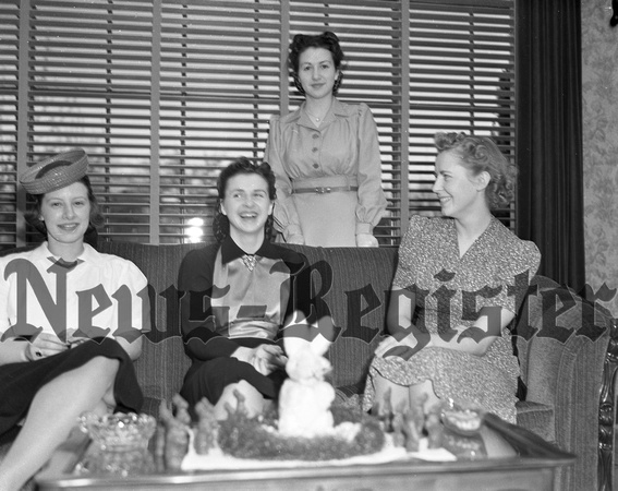 1940-3-21 Miss Ruth Pfouts announces wedding date-1