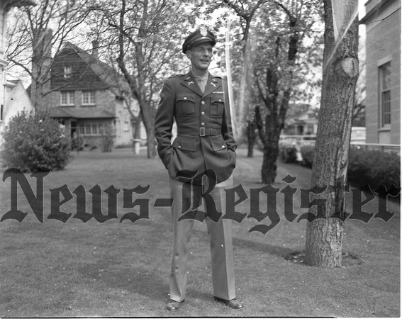 1944-5 Lt. Harold Taylor.jpeg