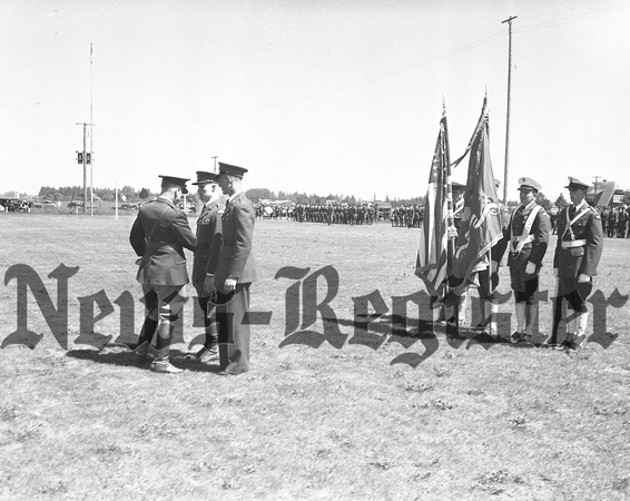 1937-6-10 Clevenger & Mekkers give medals to heroes-4
