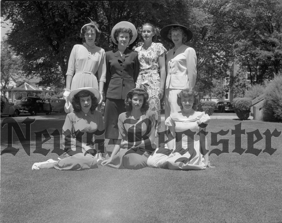 1949-6-9 Miss McMinnville contestants 1.jpeg