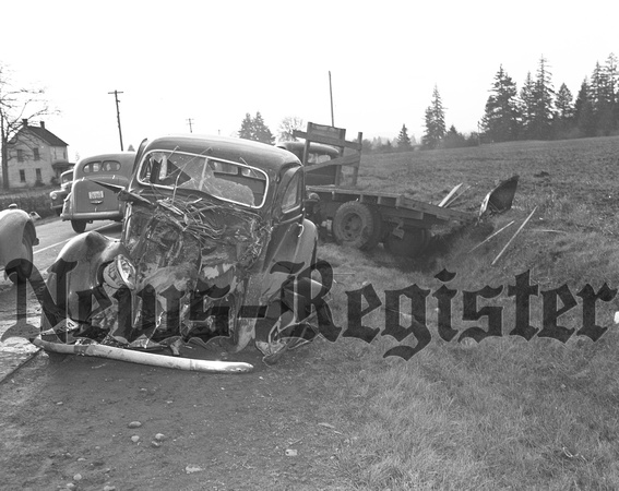 1940-1-13 MVA truck car accident-2