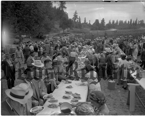 1944-8-23 Alderman Farm picnic used in 8-31 TR  5.jpeg