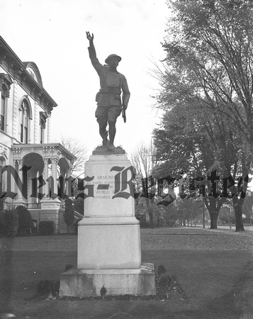 1940 Yamhill County Courthouse; WWI soldier memorial-1