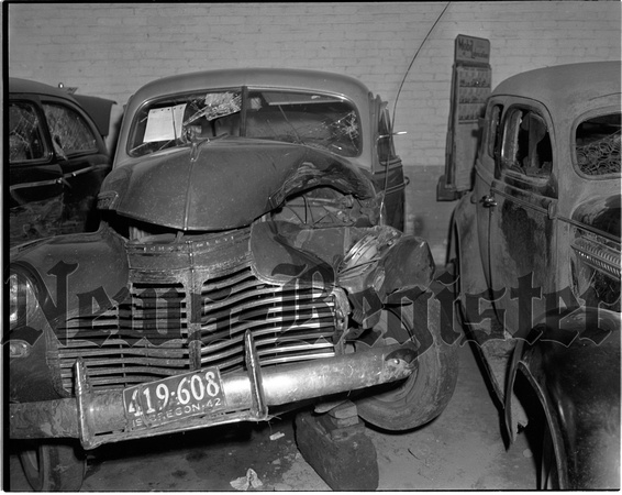 1945-9-23 A.A Anderson Wrecker and P. Kenneth Nynum accident Lafayette Ave. Junt.  2.jpeg