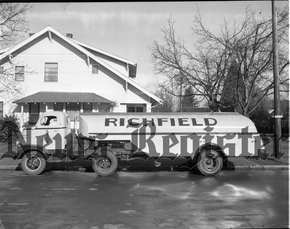 1947 Richfield Oil 2.jpeg