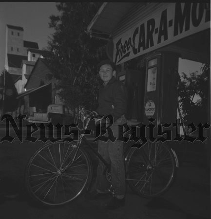 1955-4-7 Man gives prize bike to Carlton News-Register Carrier  1.jpeg