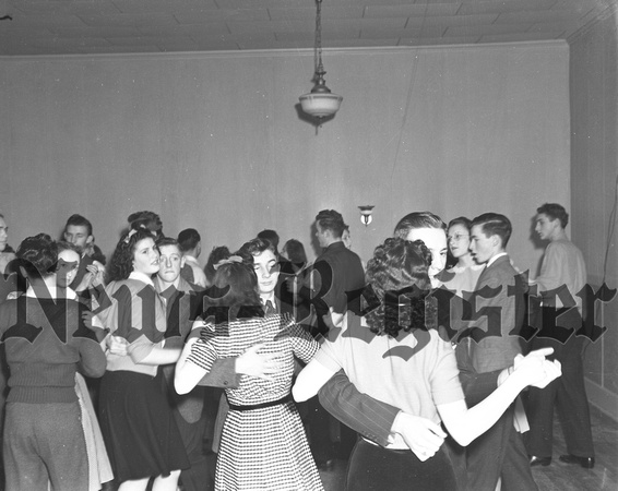 1940-2-15 Chamber of Commerce Valentine Dance-2