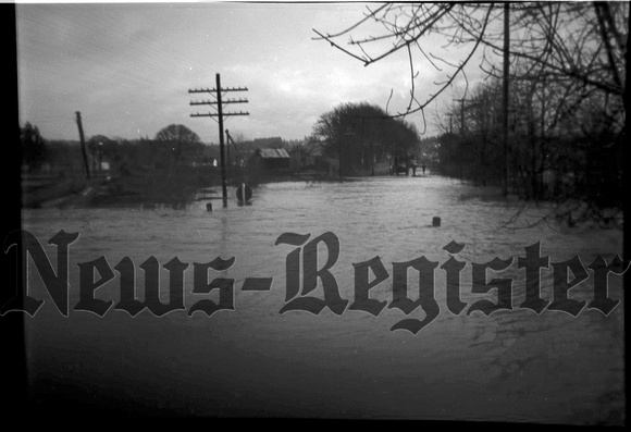 1949-2 Yamhill flood near sawmill.jpeg