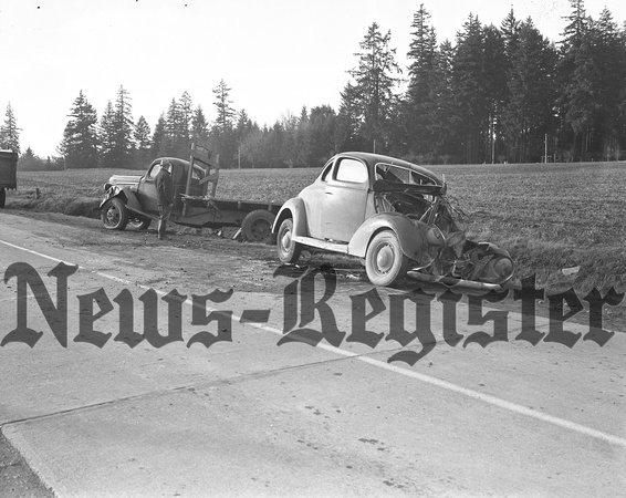 1940-1-13 MVA truck car accident-3