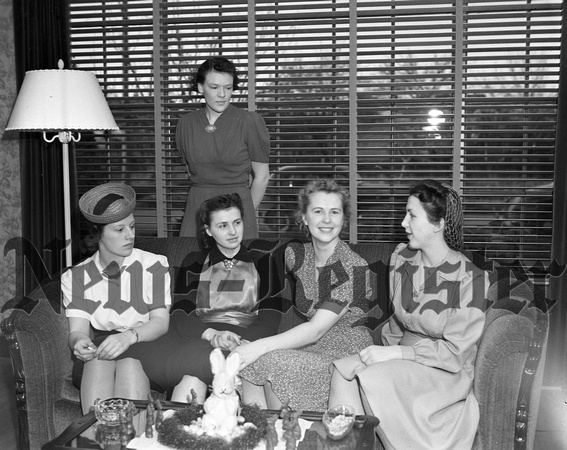 1940-3-21 Miss Ruth Pfouts announces wedding date-3