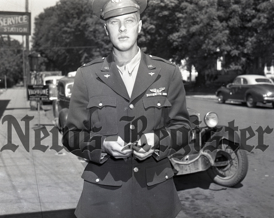 1943-08-26 Lt. Robert L. Pickens, Yamhill, USAF pilot-1