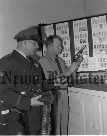 1951-2-8 Police with gun which killed Rpdney Buxton of Yamhill.jpeg