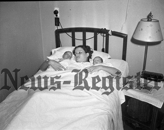 1938-8-25_Mrs Murray Haynes, Yamhill, with twins @ Mac Hospital