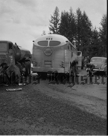 1950-11-23 Accident-Greyhound & tanker near Lafayette 3.jpeg