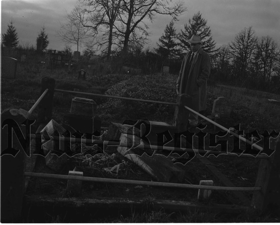 1951-1-11 Cemetery vandalsiim 3.jpeg