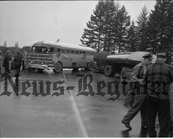 1950-11-23 Accident-Greyhound & tanker near Lafayette.jpeg