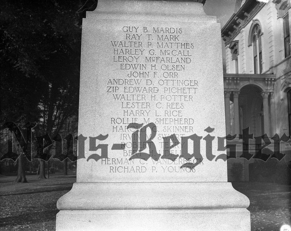 1940 Yamhill County Courthouse; WWI soldier memorial-4