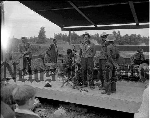 1944-8-23 Alderman Farm picnic used in 8-31 TR  4.jpeg