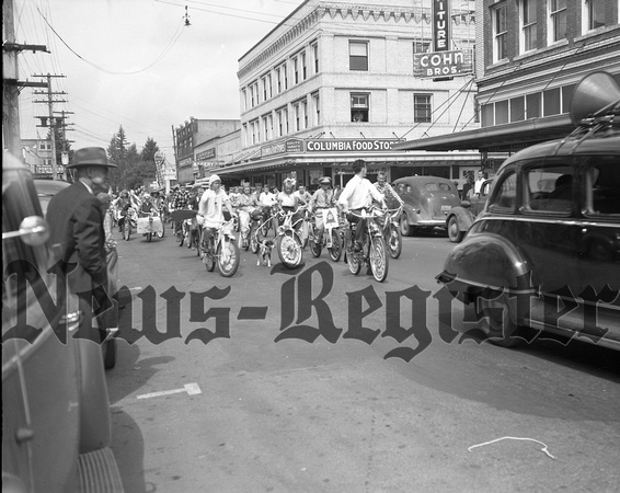 1940-5 Ward's Bicycle Parade-1