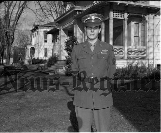1945-1-18 Sgt Seth Maine with Sgt Otto Baylan 1.jpeg