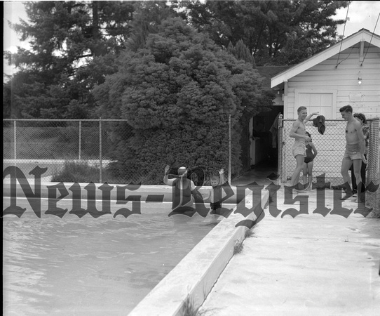 1947-7 Red Cross Swim Meet at Newberg Pool 1.jpeg
