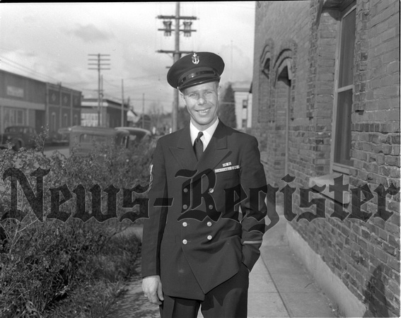 1945-3-29 Robert Jenner USNR Chief Quatermaster.jpeg