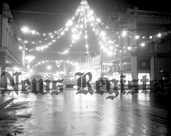 1937-12-17 McMinnville Christmas decorations, Third Street-2