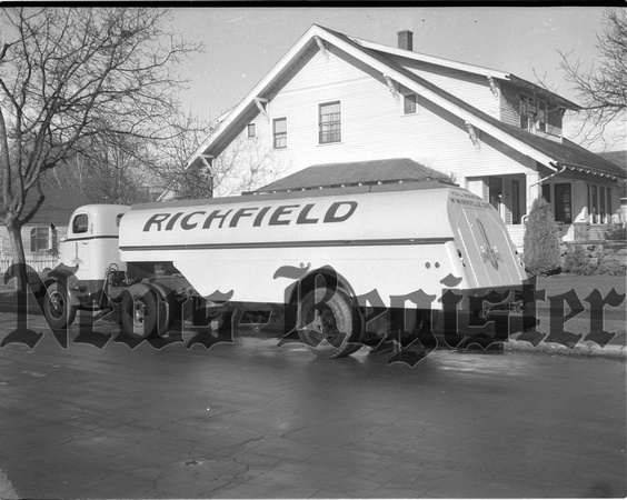 1947 Richfield Oil 3.jpeg