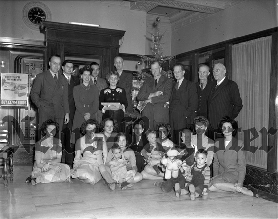 1944-12 First National Bank Christmas.jpeg