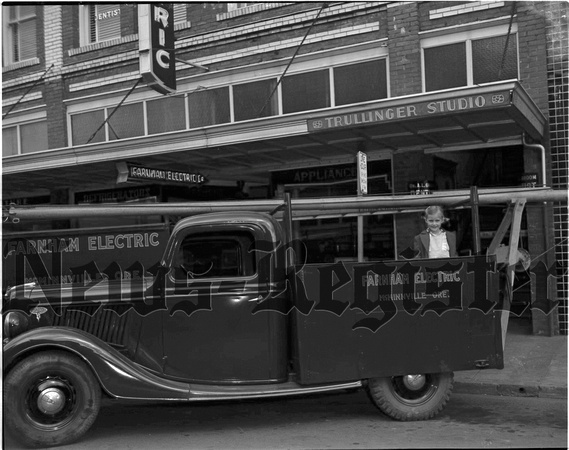 1944-6 Farnham Electric Truck & Employee picnic 1.jpeg