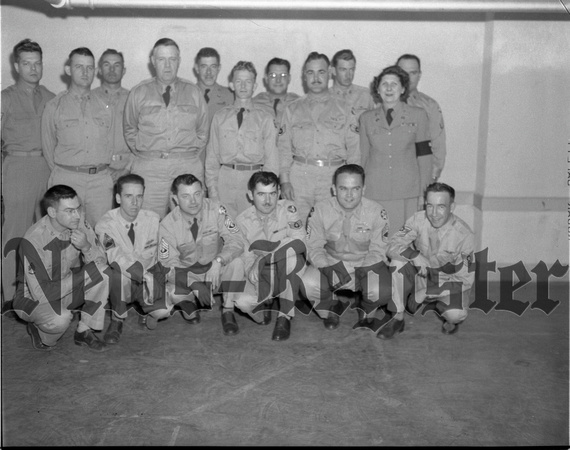 1949-8-25 Army Recruiters.jpeg